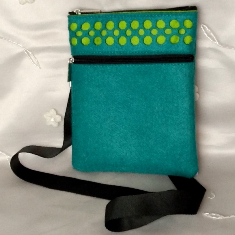 NWOT UNIQUE BOUTIQUE Modern Felt Teal/Lime Green 2 Zip Pockets Adjustable Strap